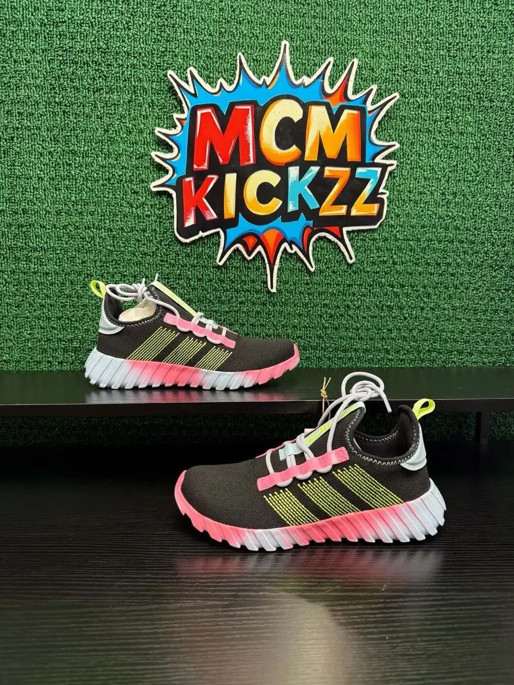 Adidas Kaptir Flow K Black/Hi-Res Yellow Youth Size 6/7W Brand New